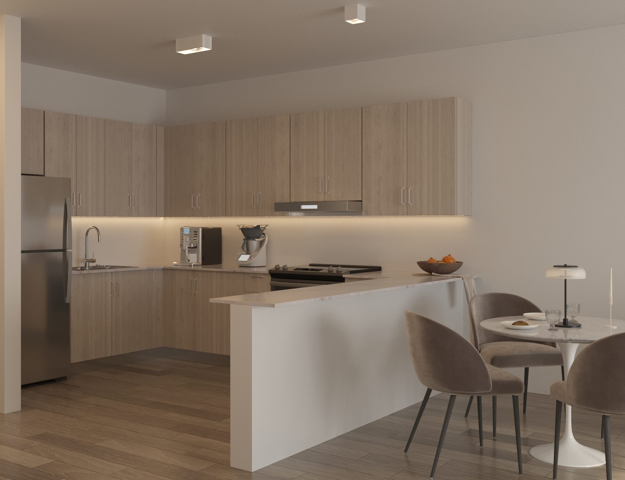 Cocina de Ocean King con gabinetes de roble claro, cubiertas de cuarzo, luz bajo gabinete y península abierta al comedor