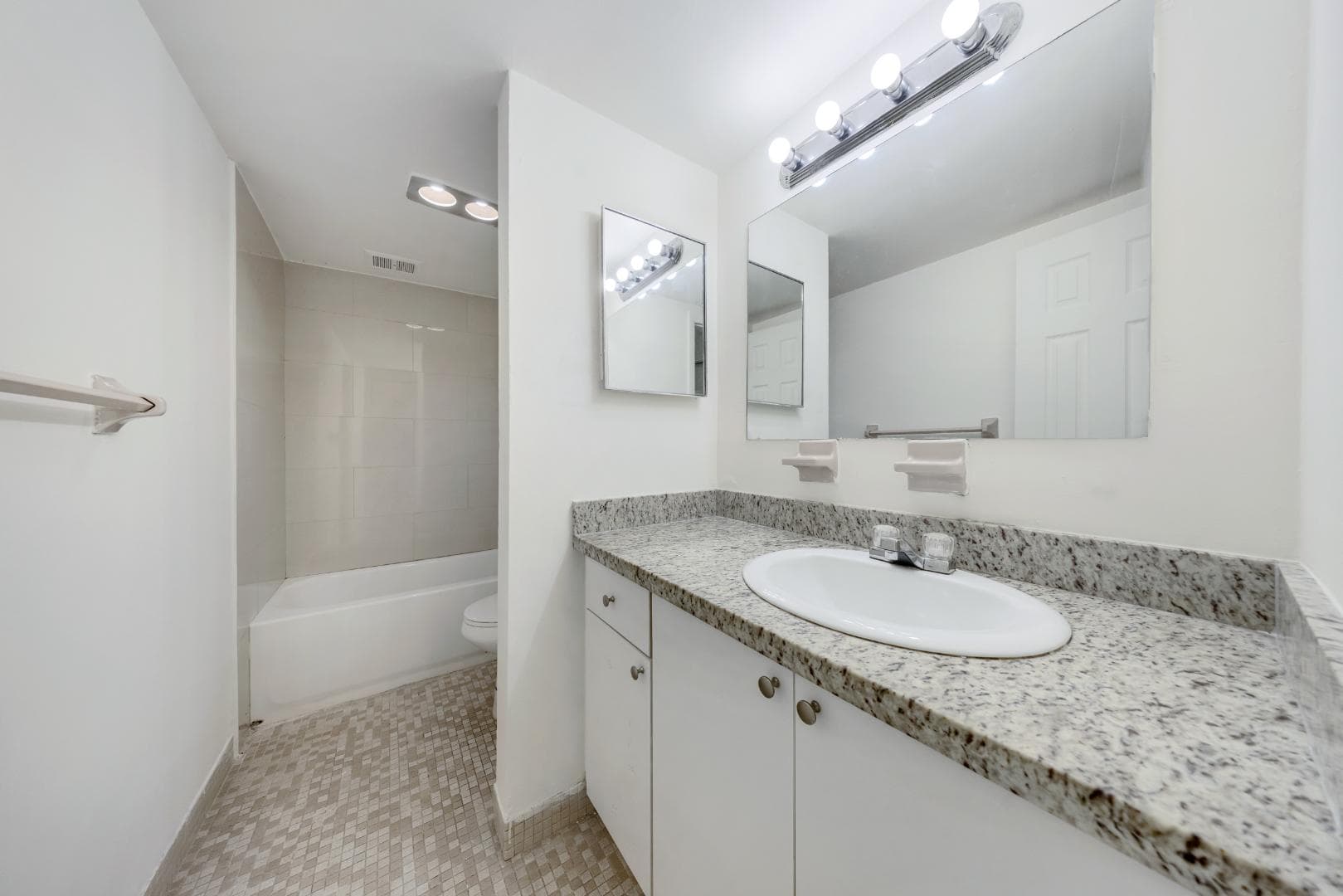 13201 Memorial Hwy · Unit 216